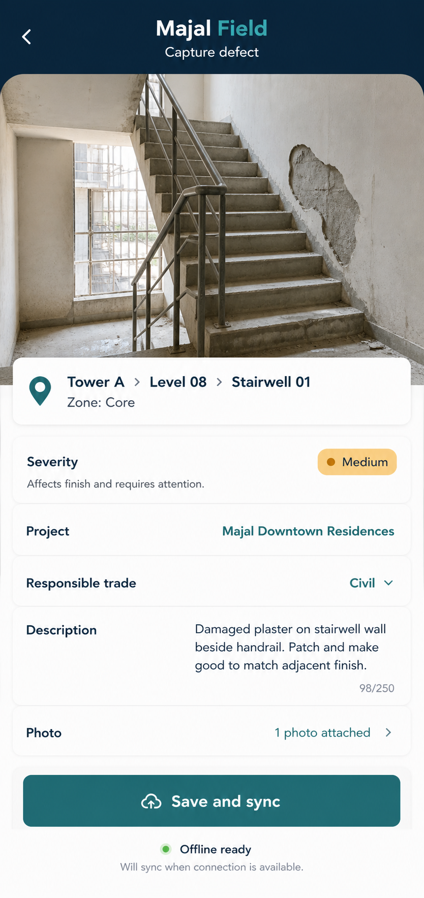 Majal Field capture screen with a stairwell photo, precise location, severity, project, responsible trade, description and offline sync.